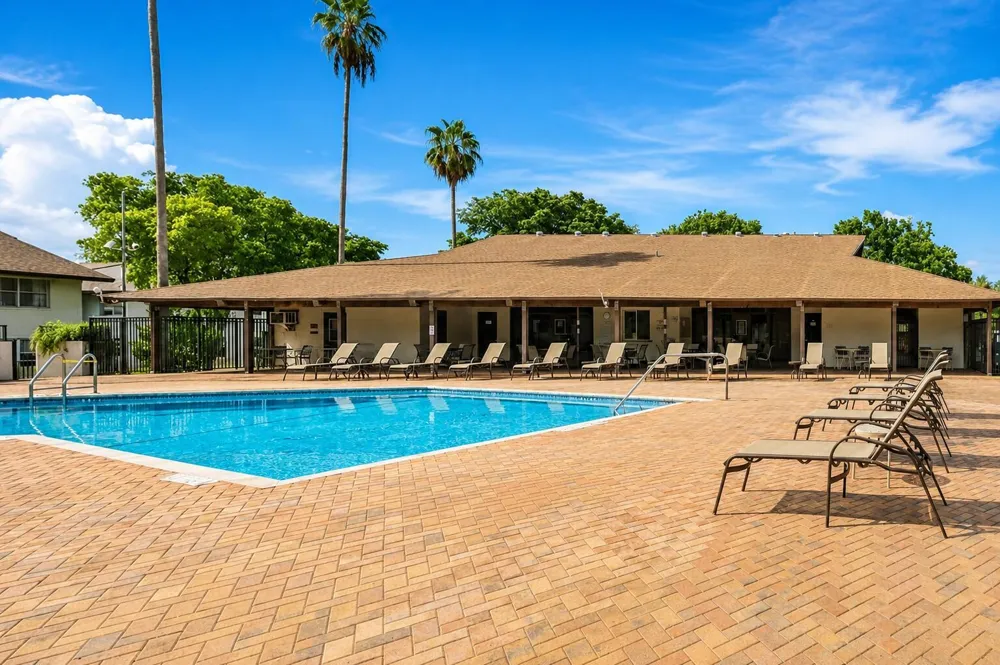 380 E Laurel Drive #5D Margate, FL 33063