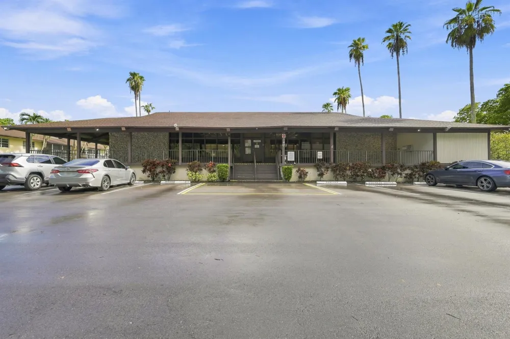 380 E Laurel Drive #5D Margate, FL 33063