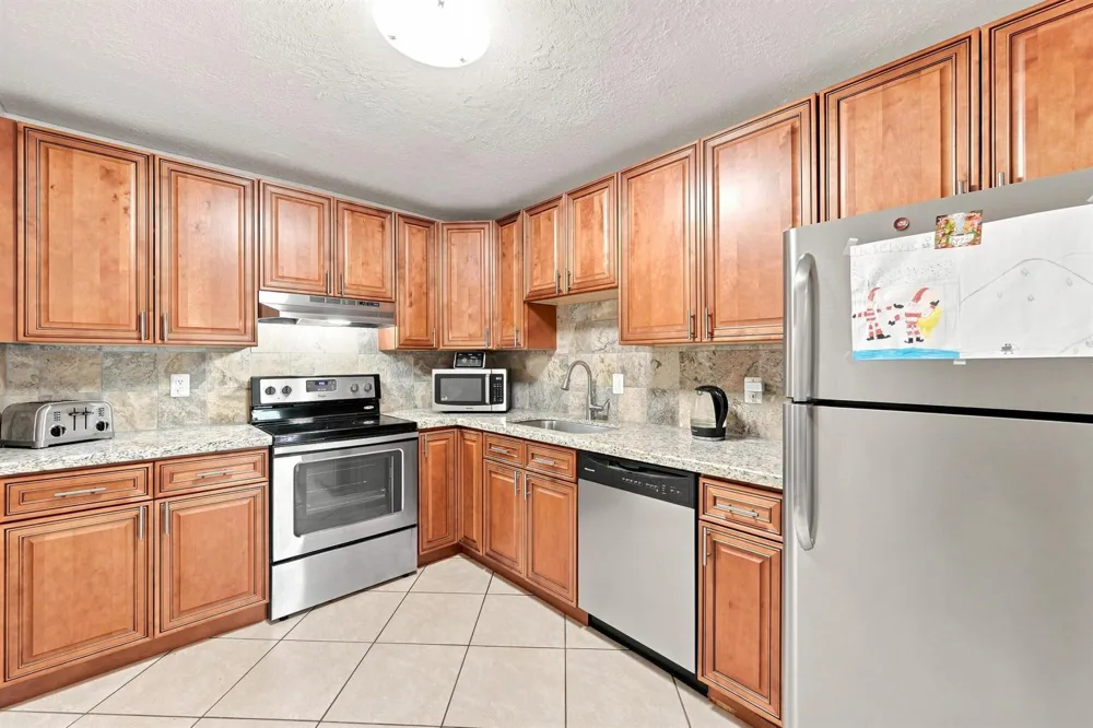 380 E Laurel Drive #5D Margate, FL 33063