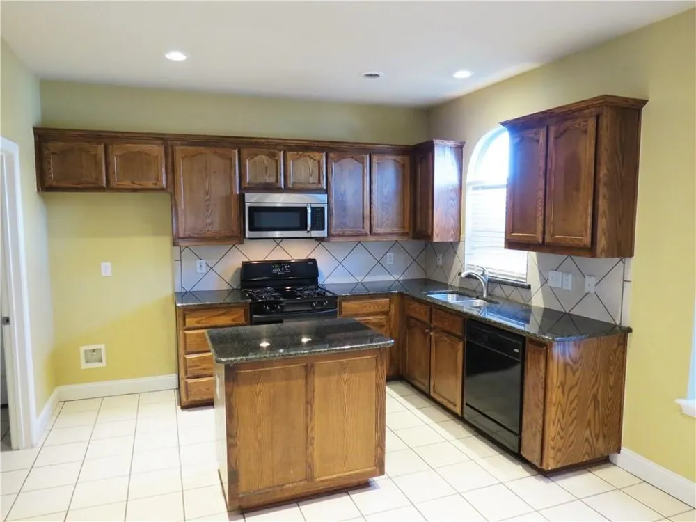 610 Poplar Vista Lane Arlington, TX 76002
