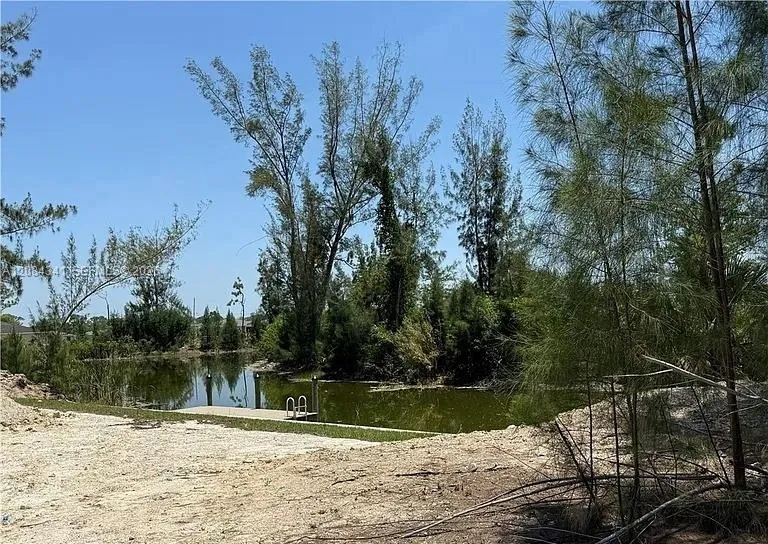 2208 NE 39th TER Cape Coral, FL 33909