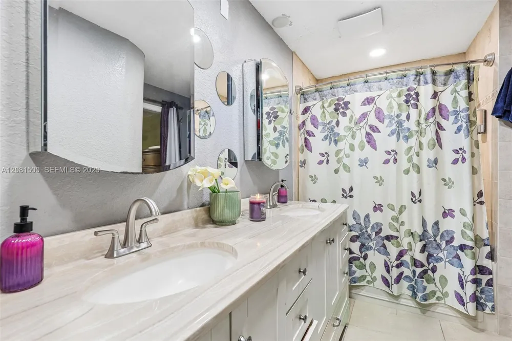 8835 NW 27th St Coral Springs, FL 33065