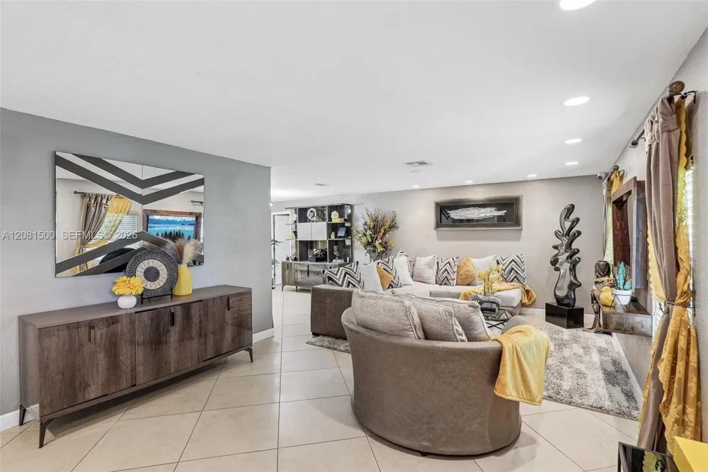 8835 NW 27th St Coral Springs, FL 33065