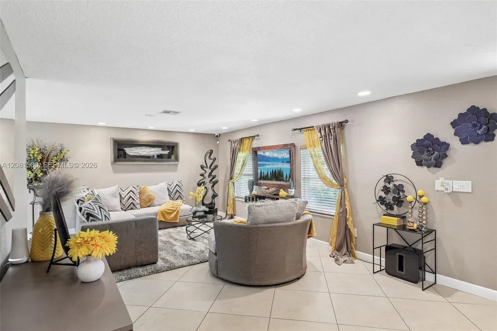 8835 NW 27th St Coral Springs, FL 33065