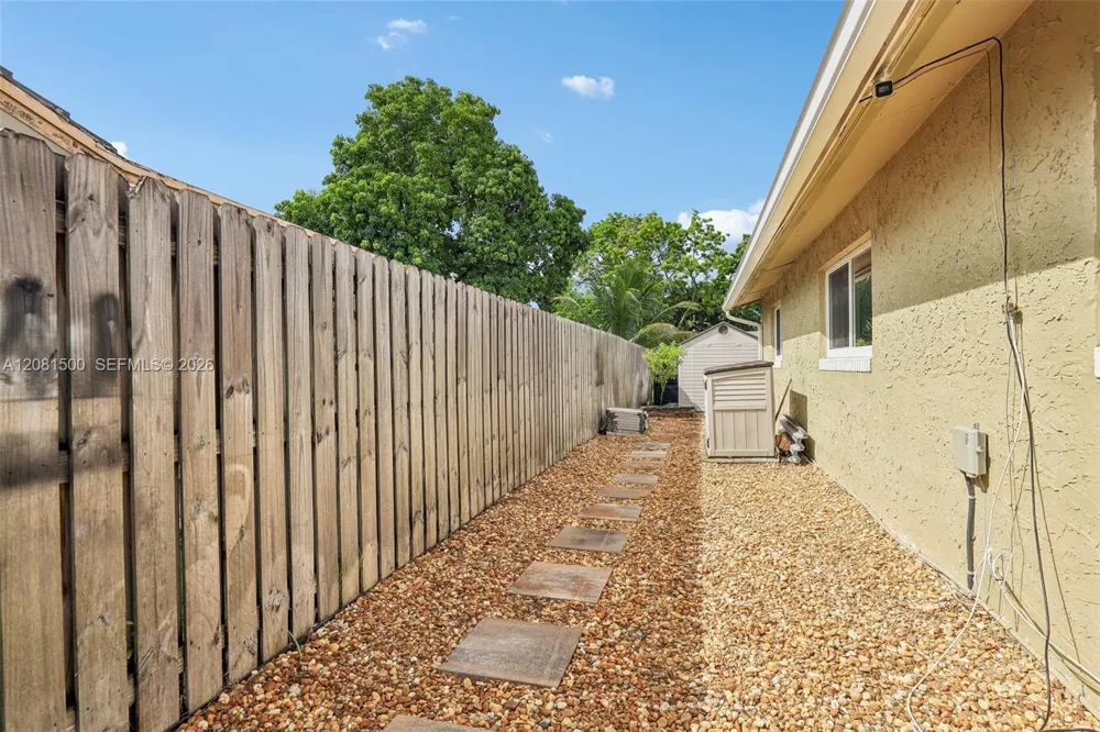 8835 NW 27th St Coral Springs, FL 33065