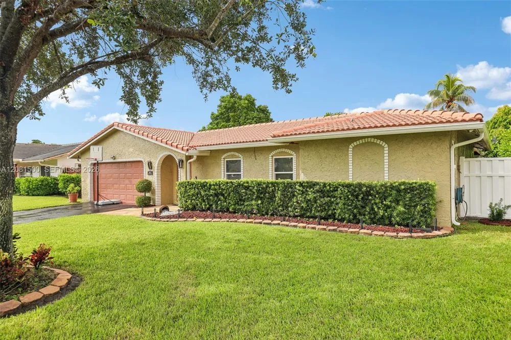 8835 NW 27th St Coral Springs, FL 33065