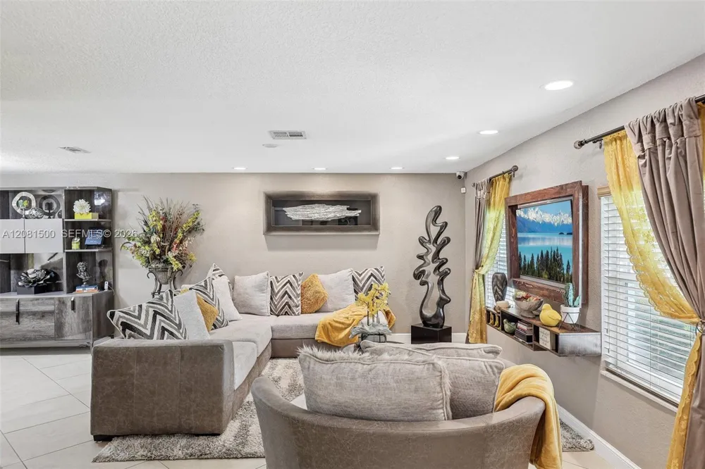 8835 NW 27th St Coral Springs, FL 33065