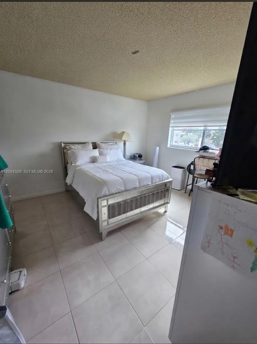 3051 E Sunrise Lakes Dr #211 Sunrise, FL 33322