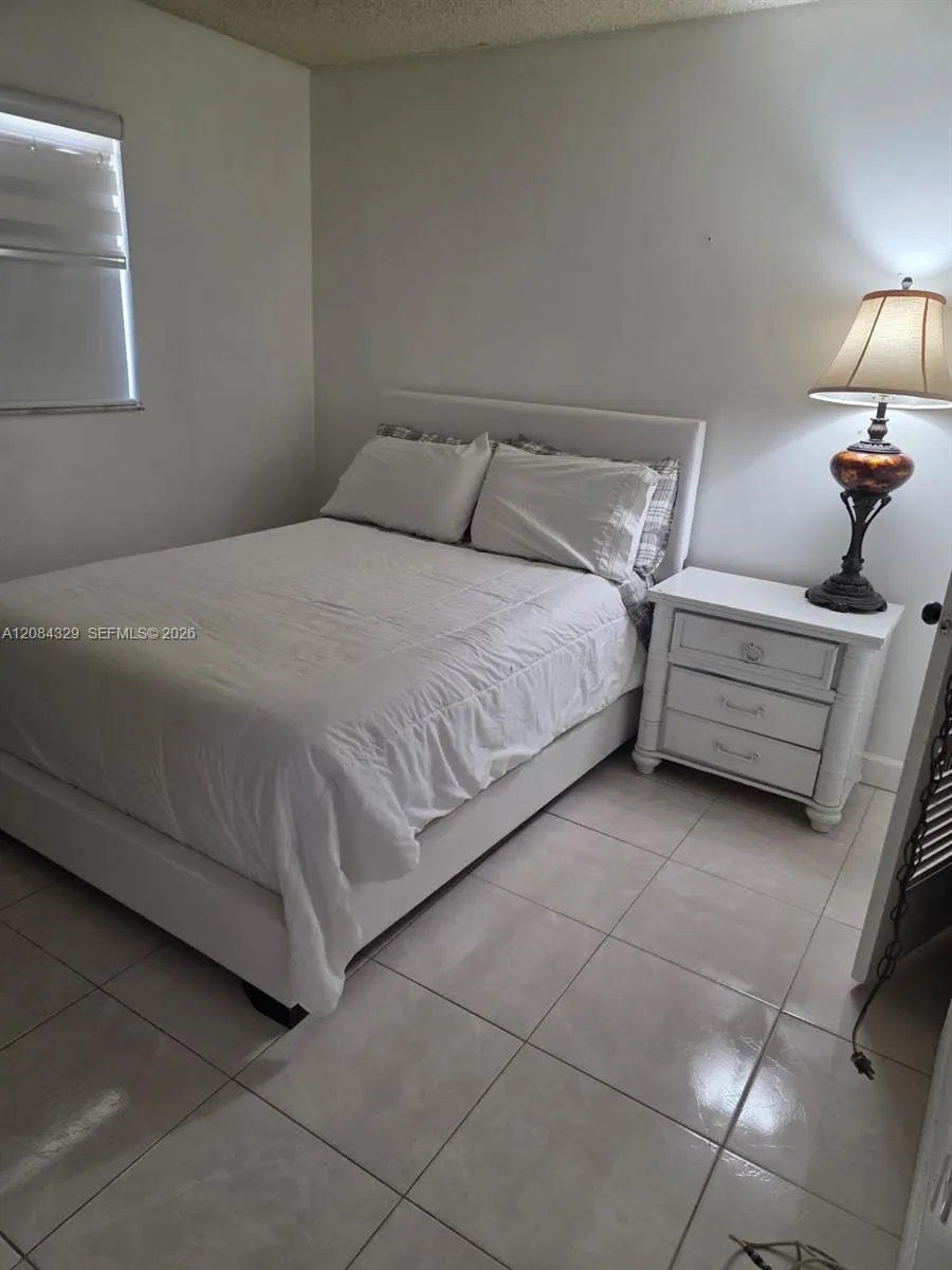 3051 E Sunrise Lakes Dr #211 Sunrise, FL 33322