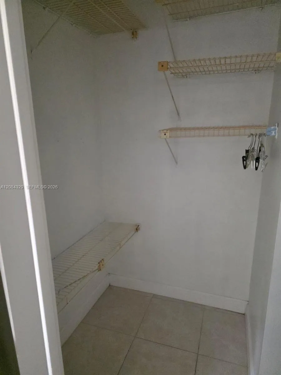 3051 E Sunrise Lakes Dr #211 Sunrise, FL 33322