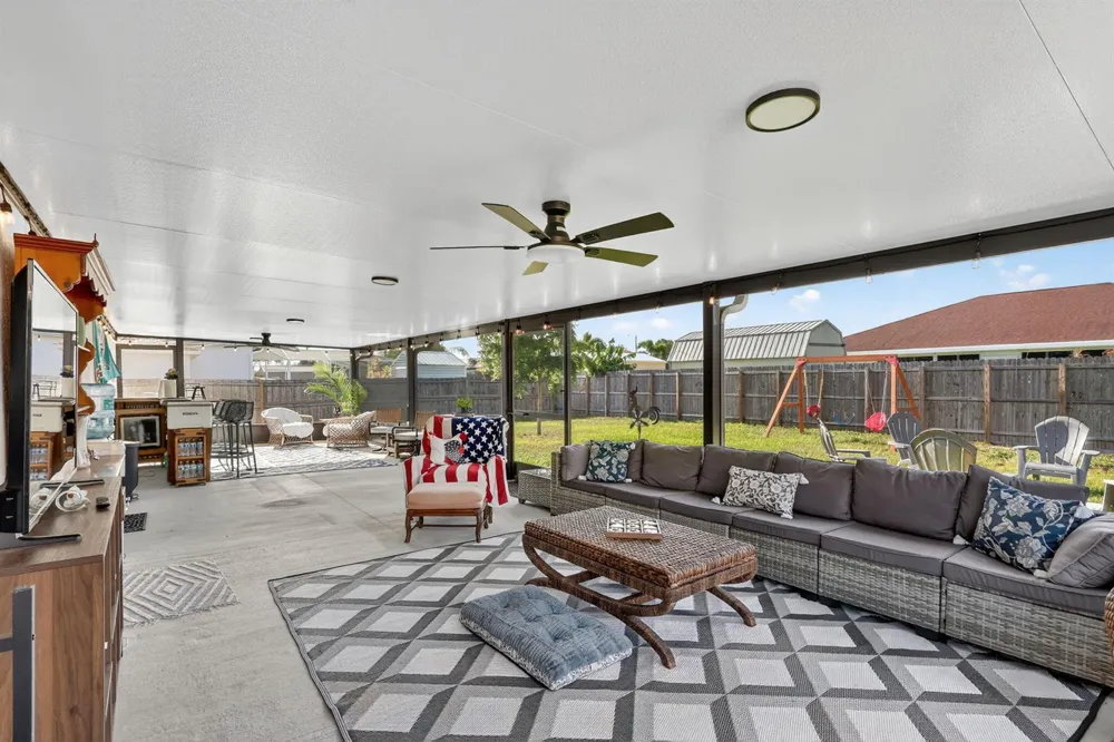 543 SW Kabot Avenue Port St. Lucie, FL 34953