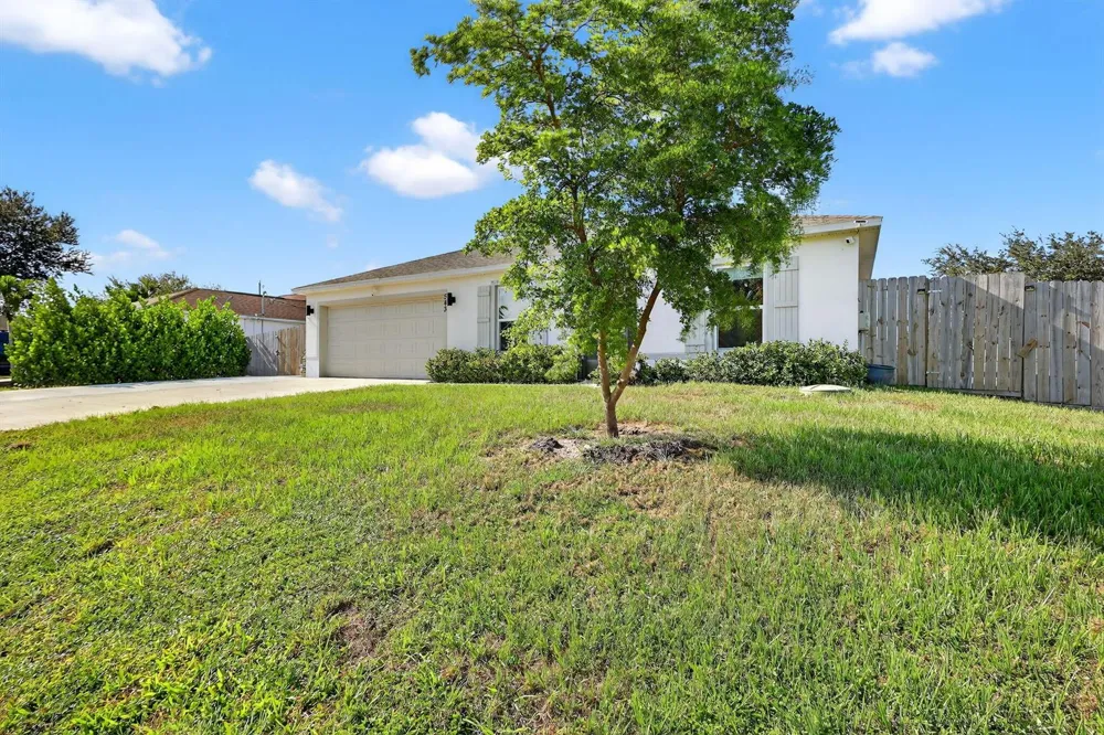 543 SW Kabot Avenue Port St. Lucie, FL 34953