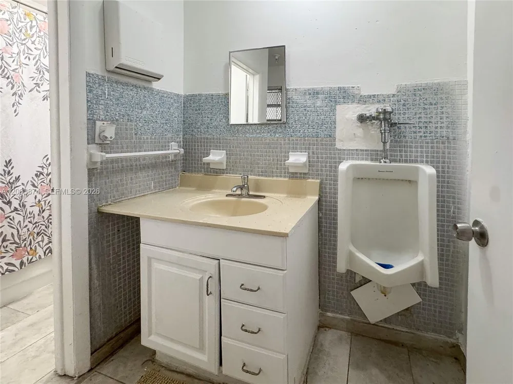 519 NW 23rd Ave Fort Lauderdale, FL 33311