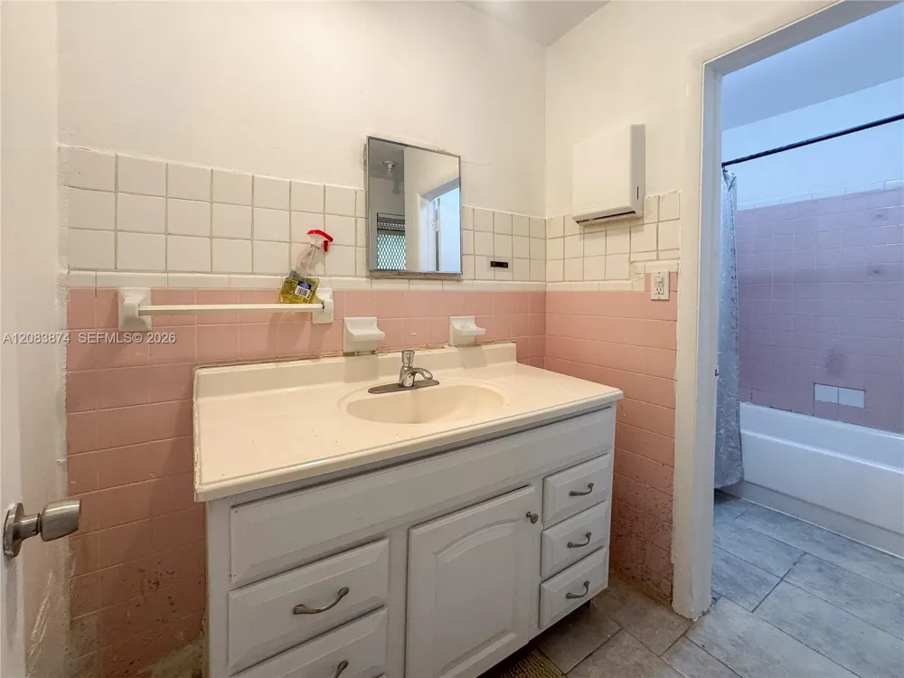 519 NW 23rd Ave Fort Lauderdale, FL 33311