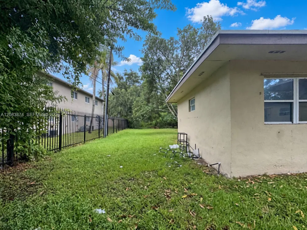 519 NW 23rd Ave Fort Lauderdale, FL 33311