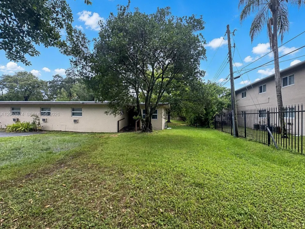 519 NW 23rd Ave Fort Lauderdale, FL 33311