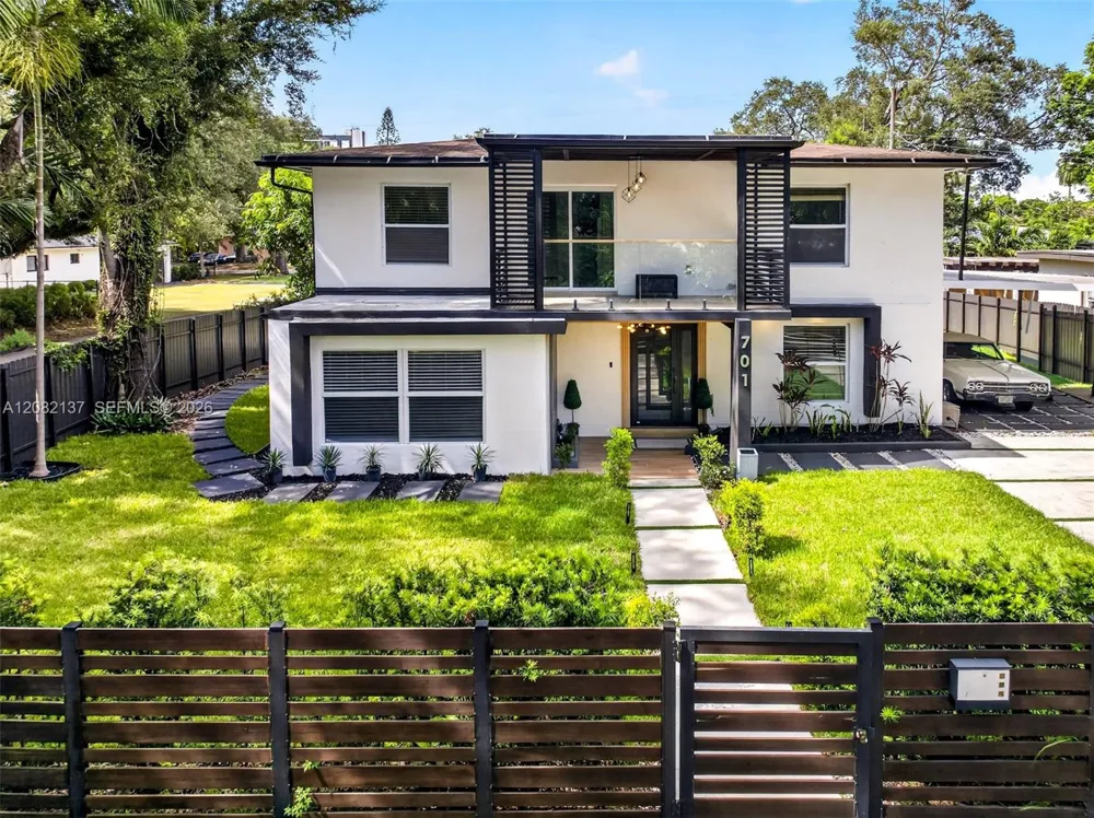 701 NE 164th St Miami, FL 33162