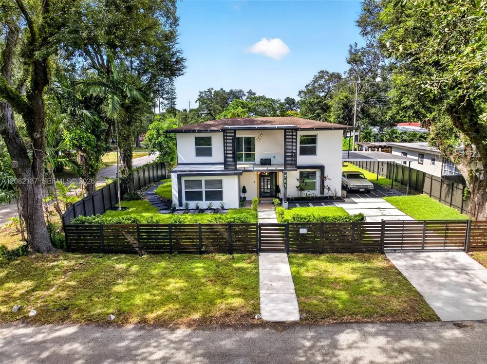 701 NE 164th St Miami, FL 33162