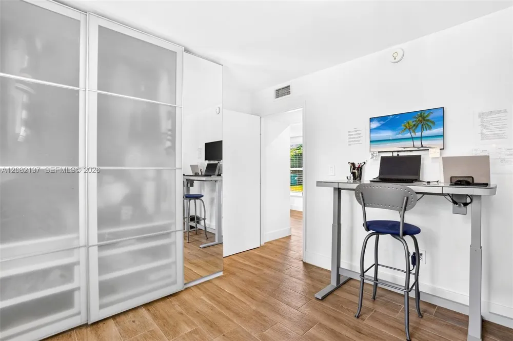 701 NE 164th St Miami, FL 33162