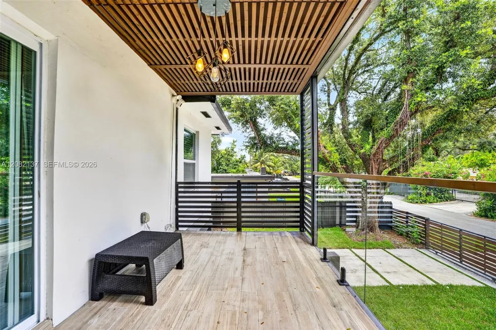 701 NE 164th St Miami, FL 33162