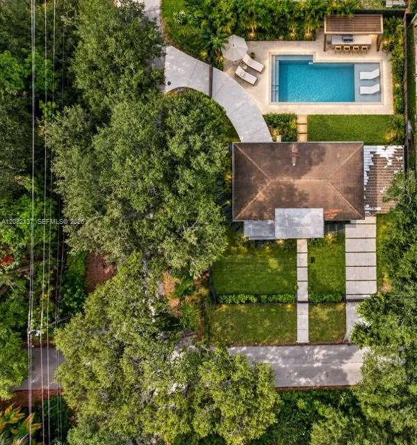 701 NE 164th St Miami, FL 33162