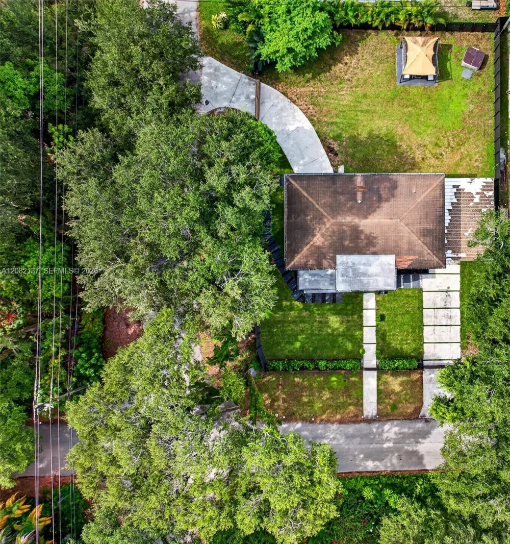 701 NE 164th St Miami, FL 33162