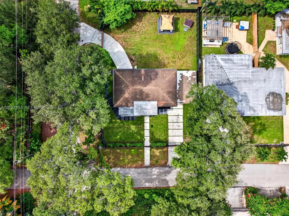 701 NE 164th St Miami, FL 33162