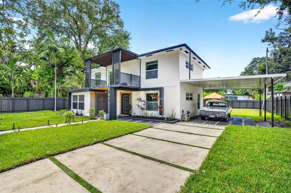 701 NE 164th St Miami, FL 33162