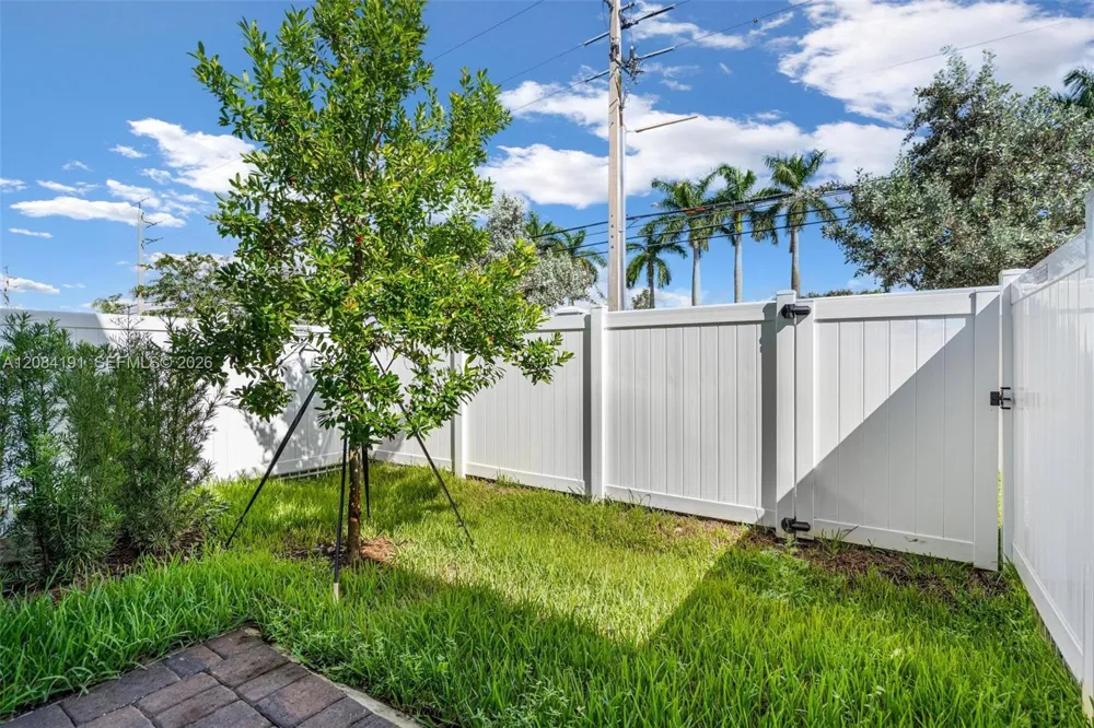 17033 SW 1st St #1 Pembroke Pines, FL 33027