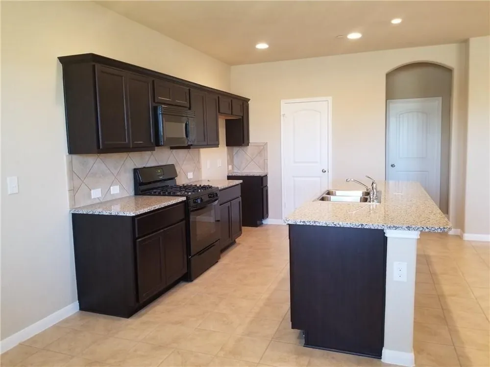 2880 Donnell Drive #103 Round Rock, TX 78664