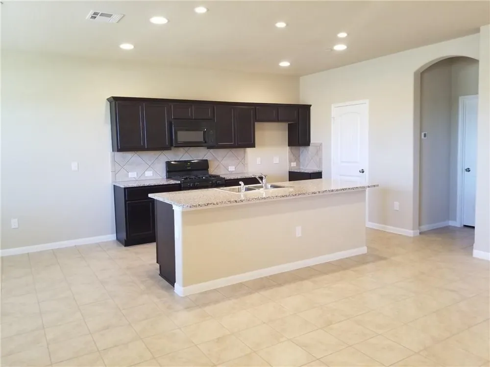 2880 Donnell Drive #103 Round Rock, TX 78664