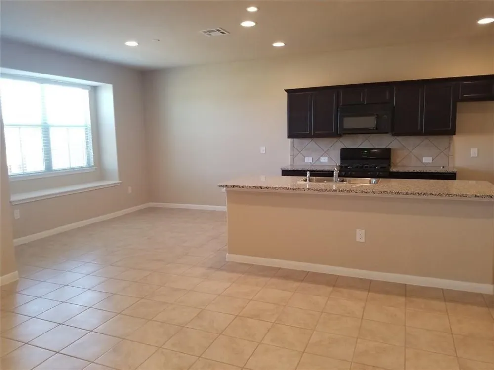 2880 Donnell Drive #103 Round Rock, TX 78664