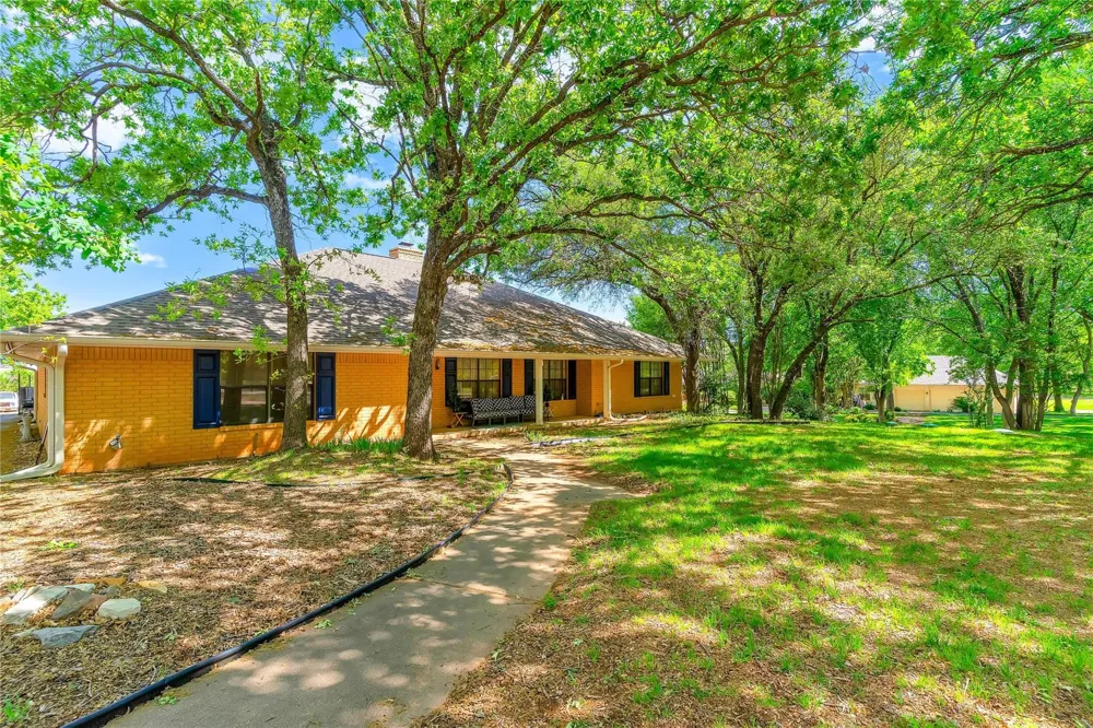 6212 Westover Drive Granbury, TX 76049