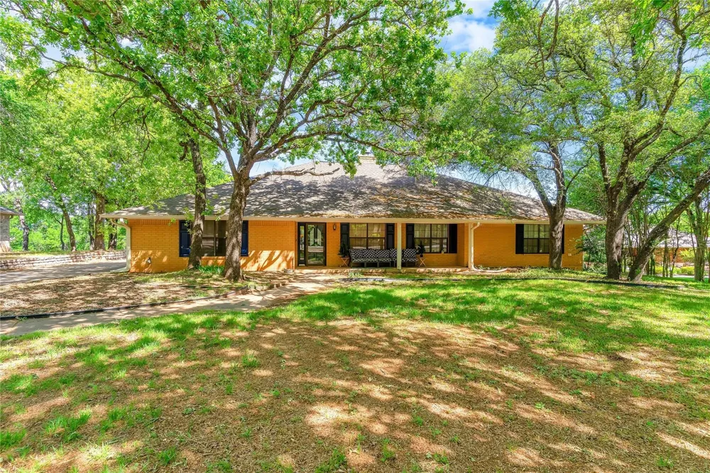 6212 Westover Drive Granbury, TX 76049