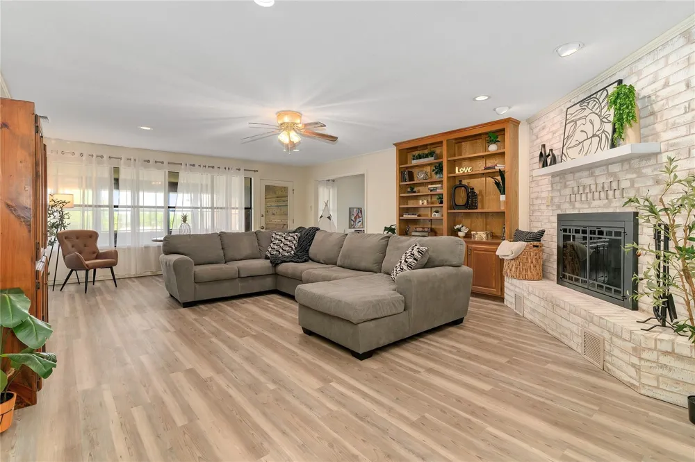 6212 Westover Drive Granbury, TX 76049