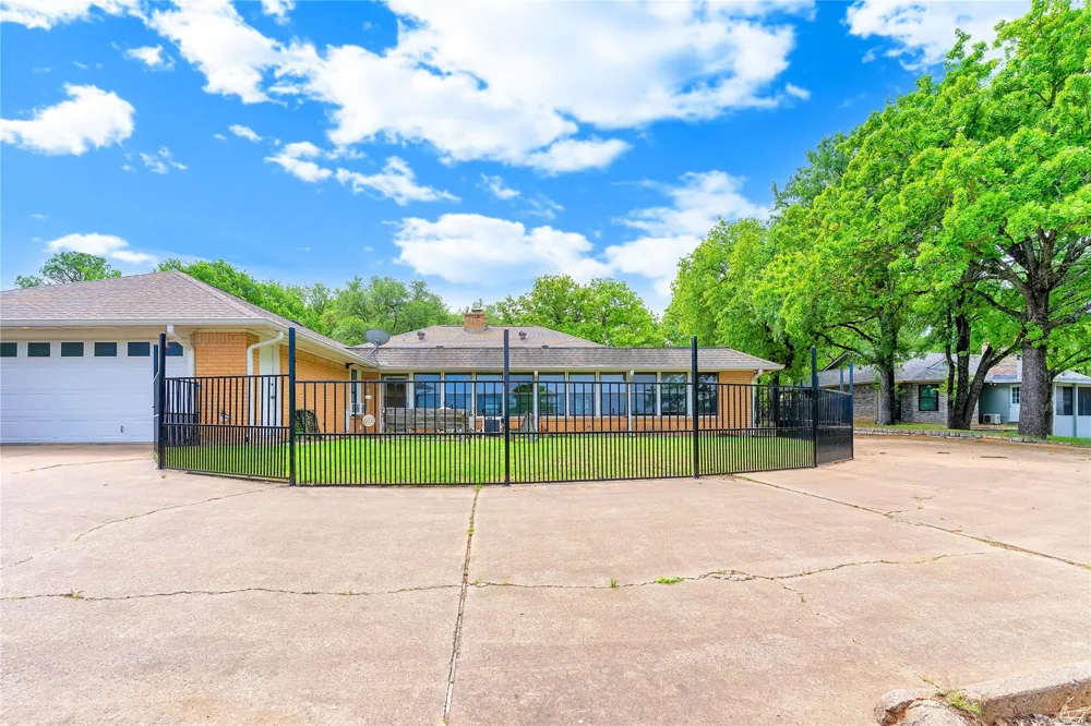 6212 Westover Drive Granbury, TX 76049