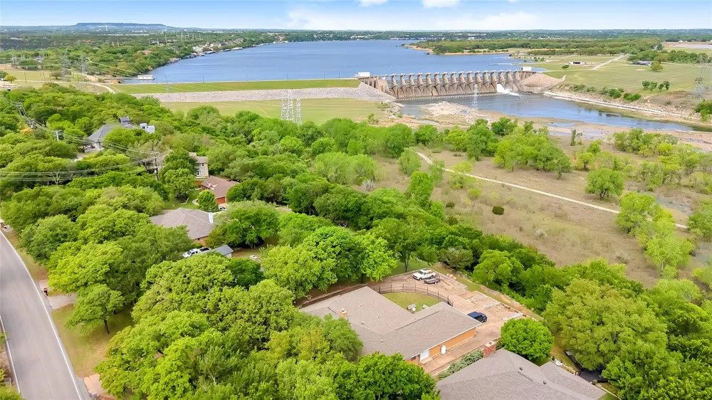 6212 Westover Drive Granbury, TX 76049