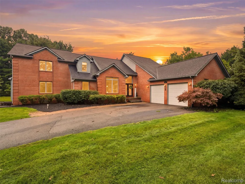 4700 Botany Glen Commerce Charter Township, MI 48382