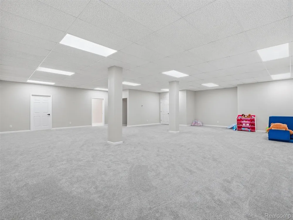 4700 Botany Glen Commerce Charter Township, MI 48382