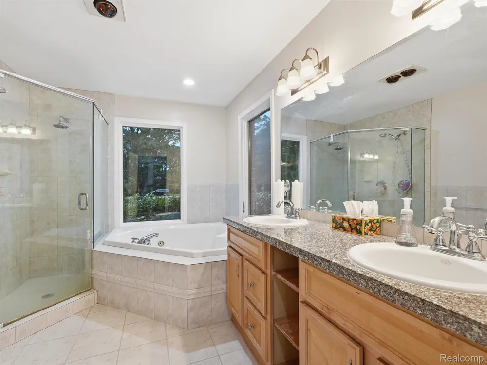 4700 Botany Glen Commerce Charter Township, MI 48382