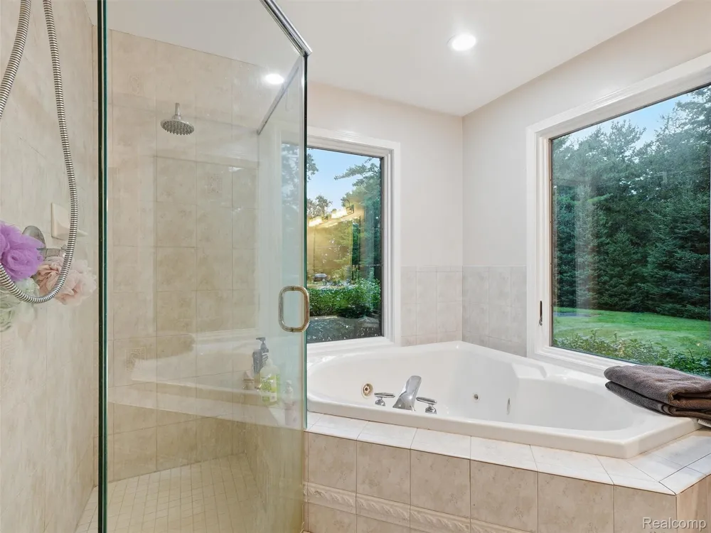 4700 Botany Glen Commerce Charter Township, MI 48382