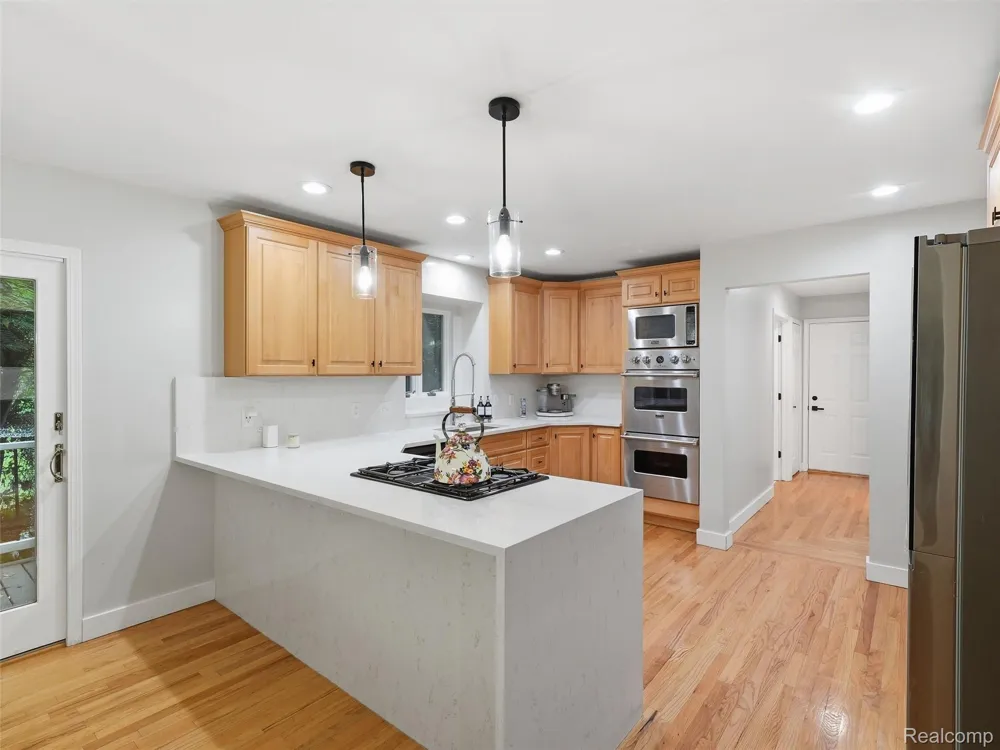 4700 Botany Glen Commerce Charter Township, MI 48382