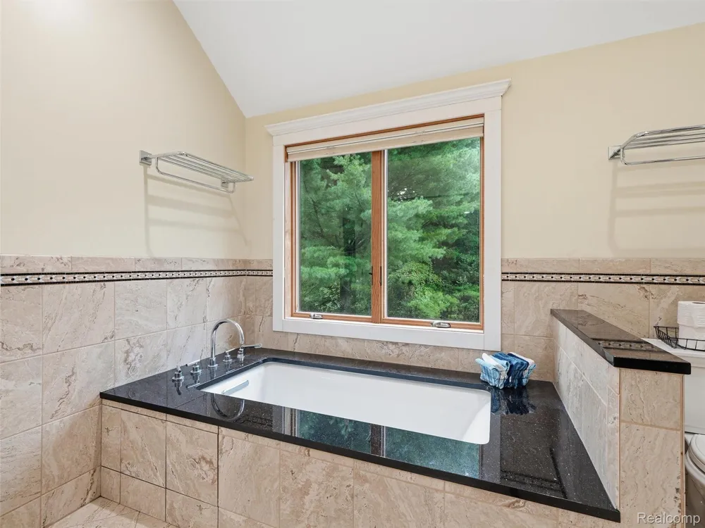 4700 Botany Glen Commerce Charter Township, MI 48382