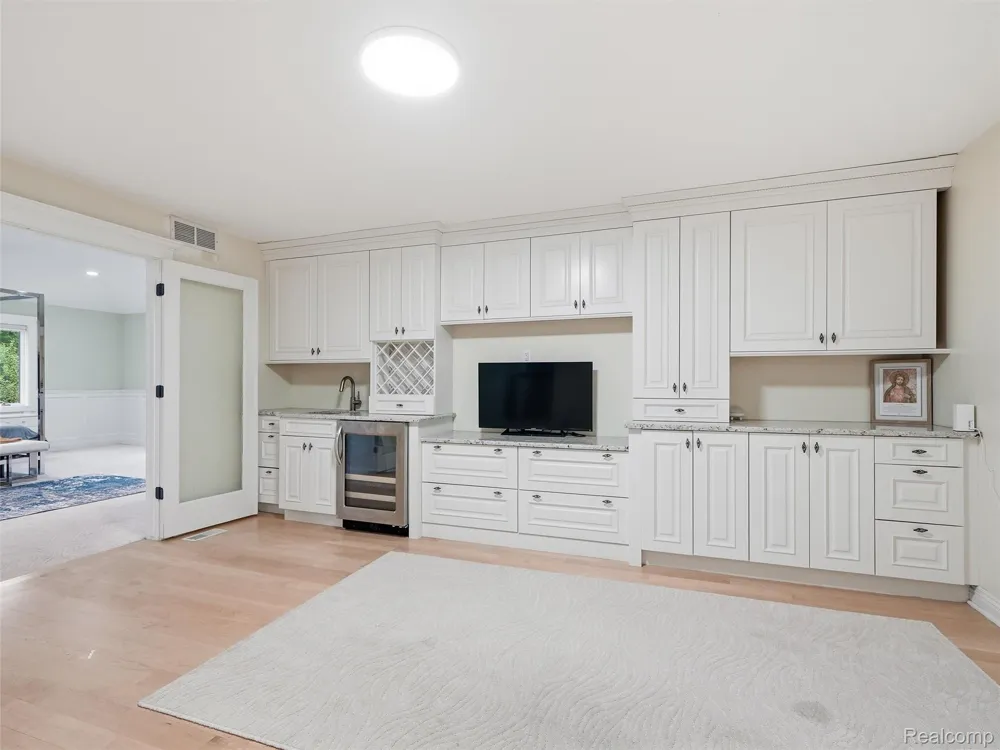 4700 Botany Glen Commerce Charter Township, MI 48382