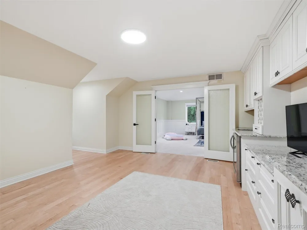 4700 Botany Glen Commerce Charter Township, MI 48382