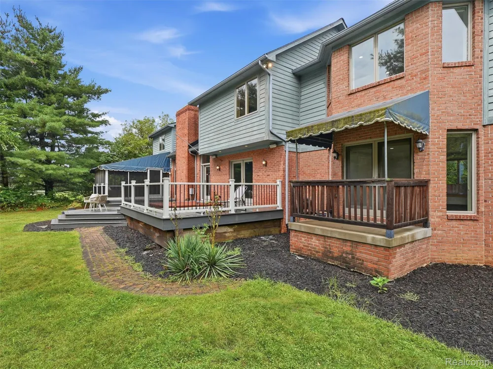 4700 Botany Glen Commerce Charter Township, MI 48382