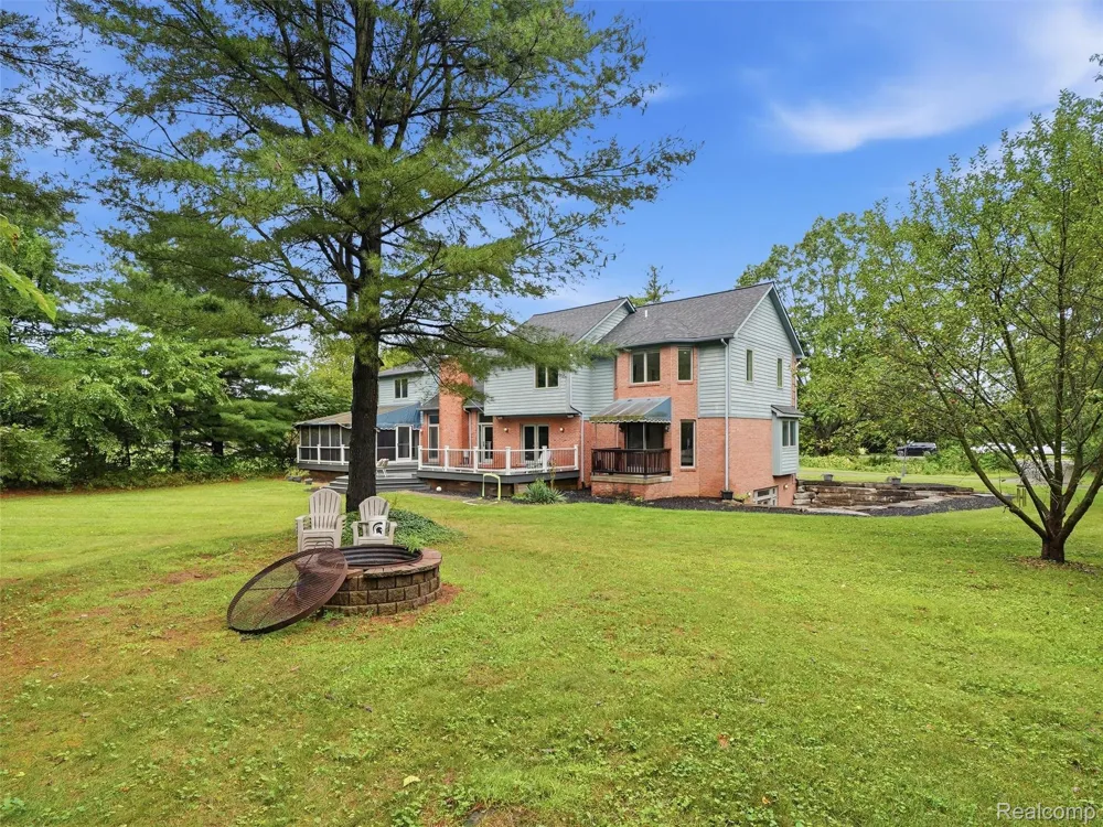 4700 Botany Glen Commerce Charter Township, MI 48382