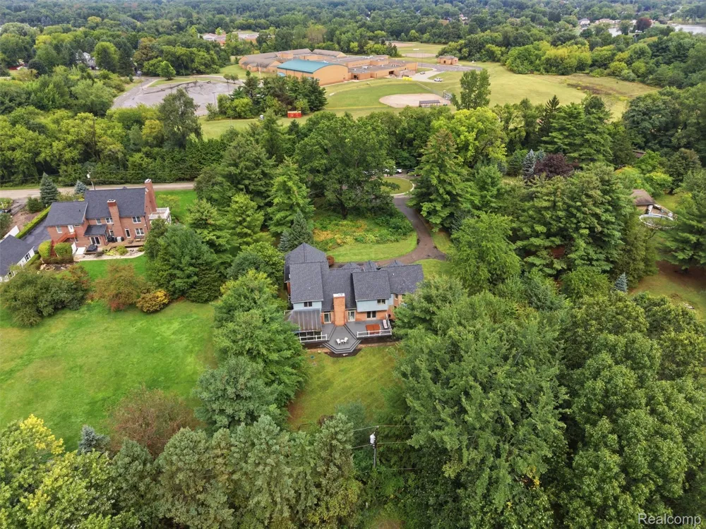 4700 Botany Glen Commerce Charter Township, MI 48382