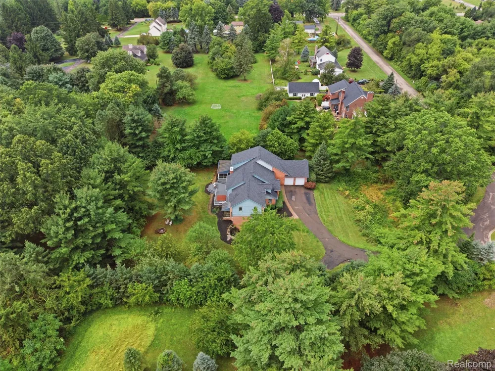 4700 Botany Glen Commerce Charter Township, MI 48382