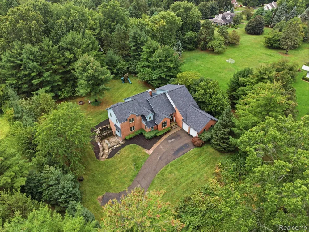 4700 Botany Glen Commerce Charter Township, MI 48382
